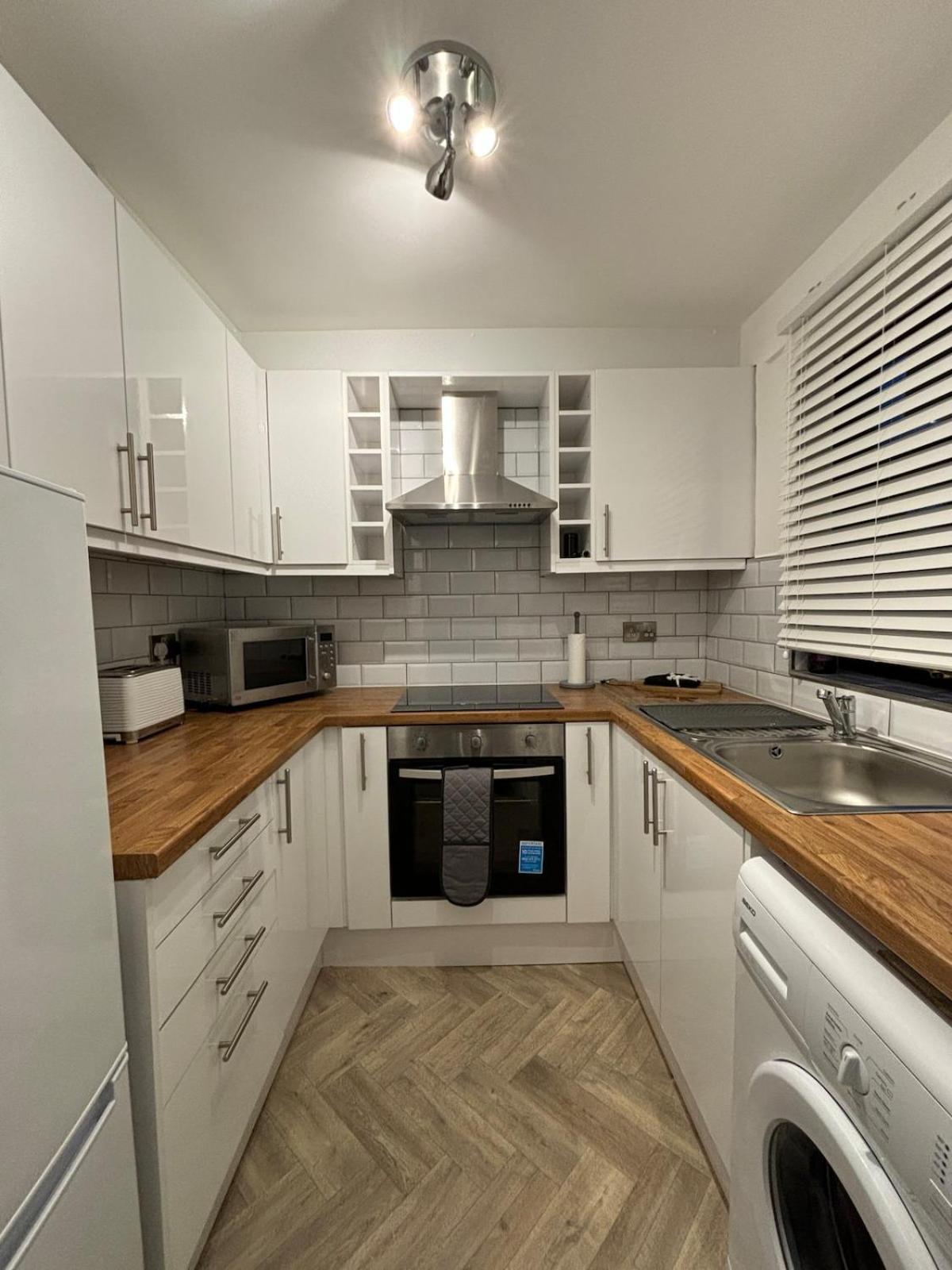 The Airport Flat - Newly Renovated & Free Parking Leilighet Leeds  Eksteriør bilde